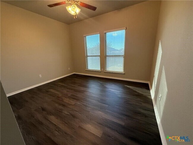 Building Photo - 1214 Jamestown Dr
