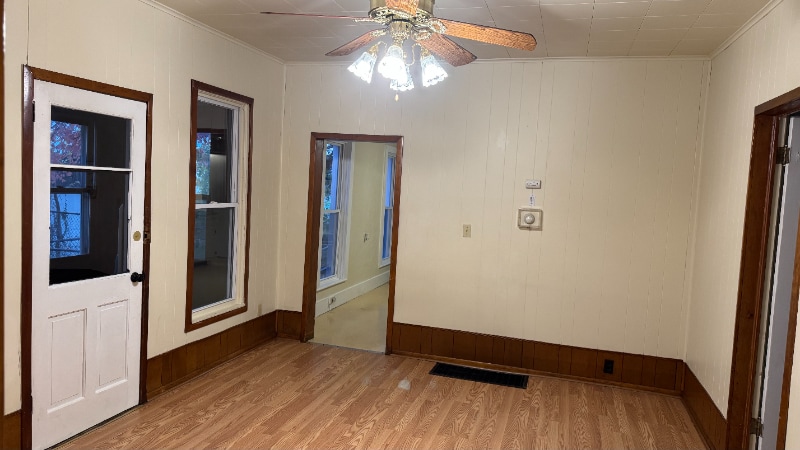 Building Photo - 412 E 5th St