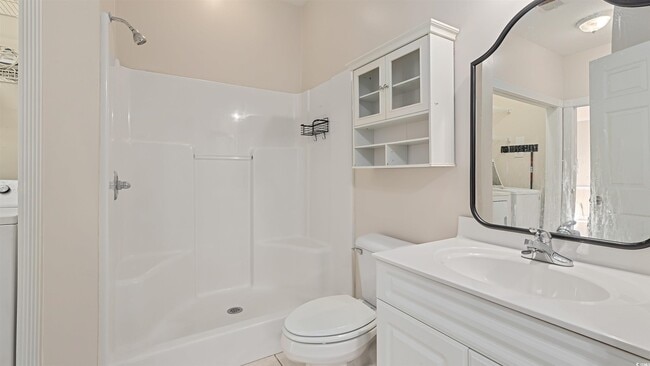 Building Photo - 4880 Dahlia Ct