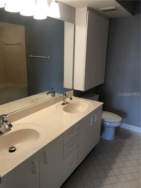 Building Photo - 6081 Bahia Del Mar Cir