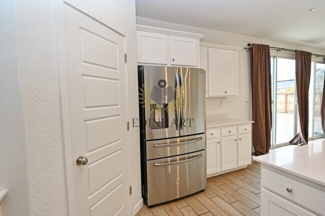 Building Photo - 6342 E Robinson Ave