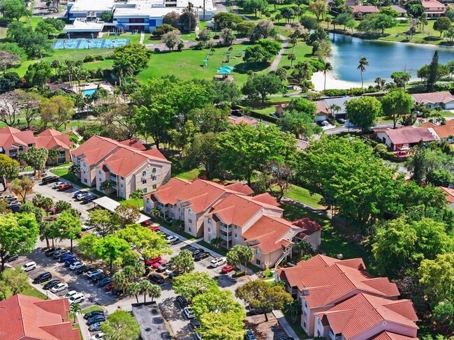 Building Photo - 10610 SW 158th Ct