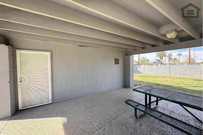 Building Photo - 2Bed/1.5Bath Ground Floor Townhouse at Glendale Ave/27th Ave! Ready for Immediate Move-In! -- GAR...