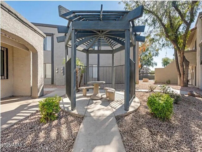 Building Photo - 5750 N 59th Ave