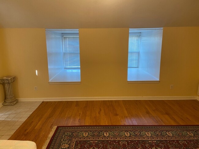 Building Photo - 3069 Colonial Way