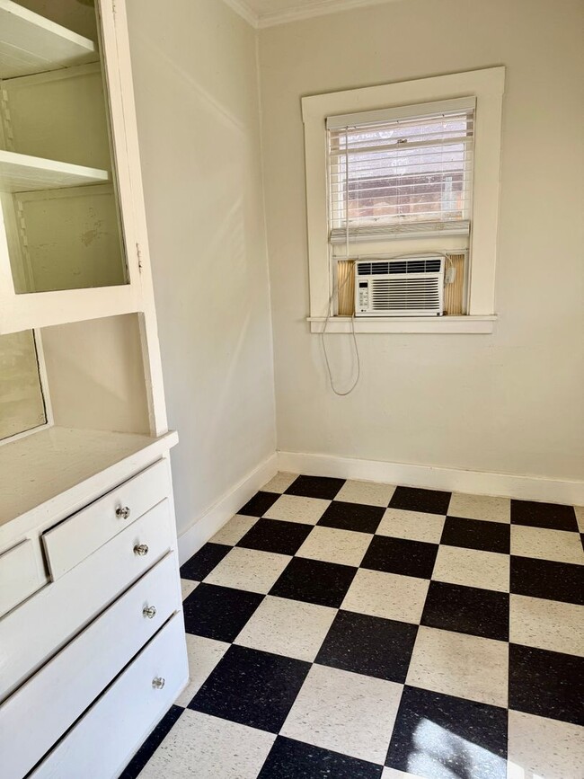 Building Photo - 2219 1/2 D St