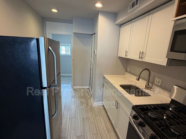 Building Photo - 1243 Penn St NE