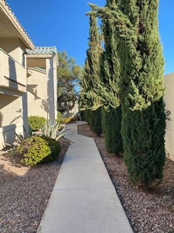 Building Photo - 3440 Lindell Rd