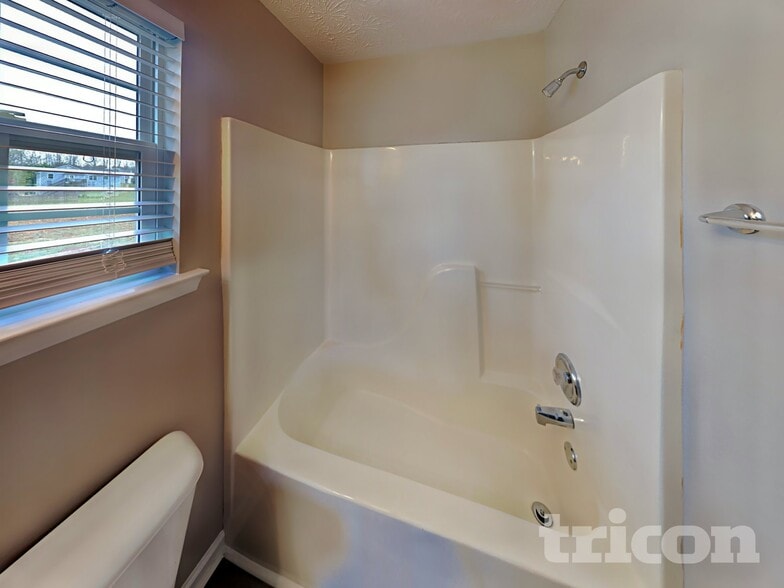 Building Photo - 98 Pin Oak Ct