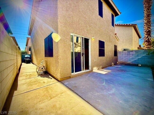 Building Photo - 10256 Missouri Meadows St