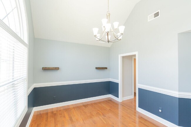 Building Photo - READY NOW!   Harrison Home with Finished Basement & Scenic Views