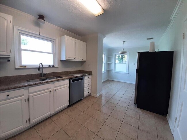 Building Photo - 7607 Moss Rose St