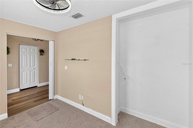 Building Photo - 690 W Lisbon Pkwy