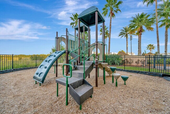 Building Photo - 8101 Resort Village Dr