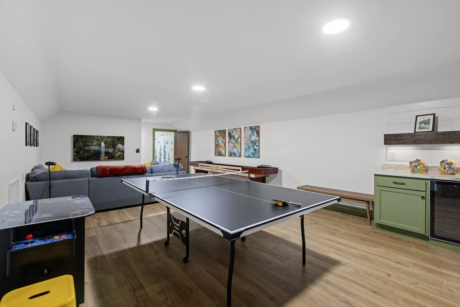 Building Photo - 250 Mt Della Rd