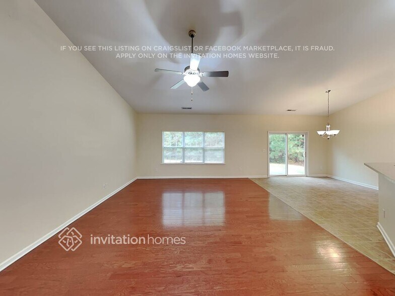 Building Photo - 200 Augustus Lane