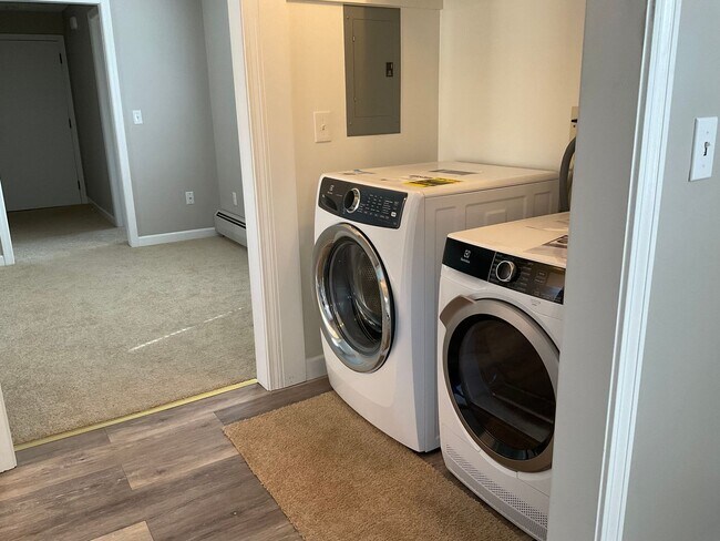 Building Photo - 61 S Main St