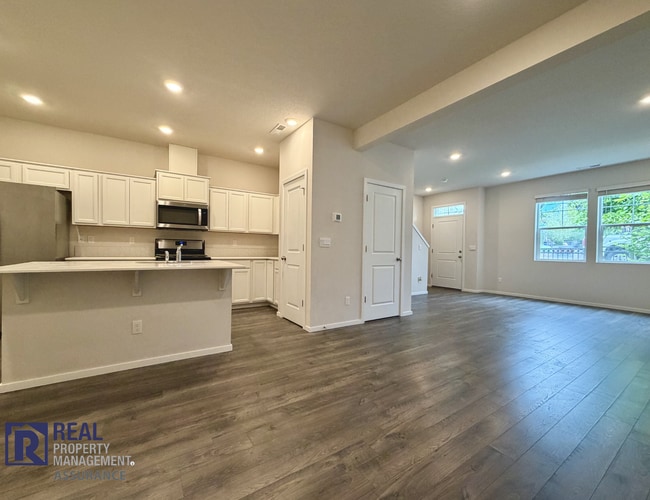Building Photo - Modern 3BR/2.5BA Townhome in Cornelius – Bonus Loft, 2-Car Garage & Move-In Ready!