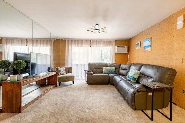 Building Photo - 6780 Friars Rd