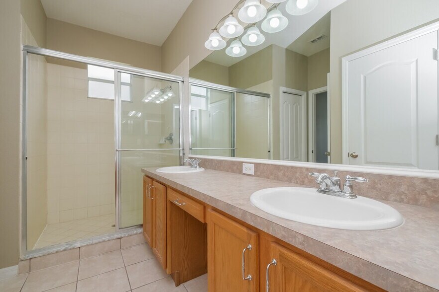 Building Photo - 14143 Holly Hammock Ln