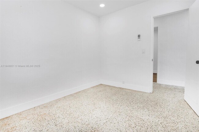 Building Photo - 1528 NE 145th St