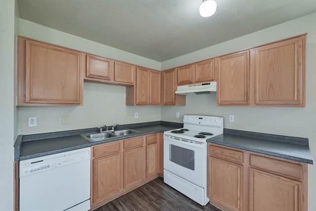 Building Photo - 404 Kings Way Dr