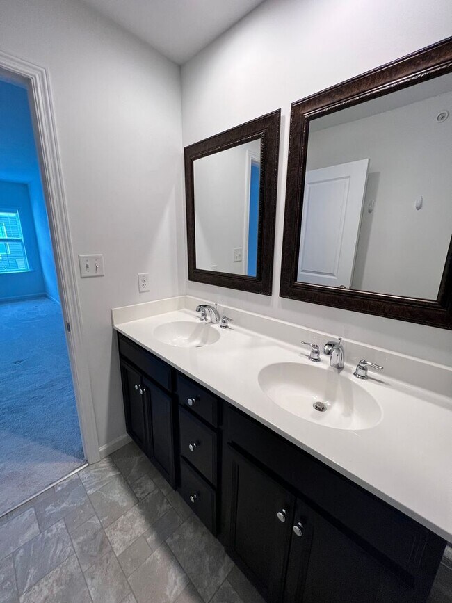 Building Photo - 2-bedroom 2.5 bath Luxury Townhome located...