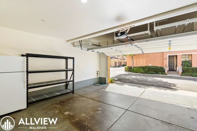 Building Photo - Stunning 3 Bedroom, 2.5 Bath in Sought-After Woodbury Community