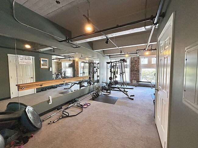 Building Photo - Your Landmark Lifestyle Starts Here: 1BR w...