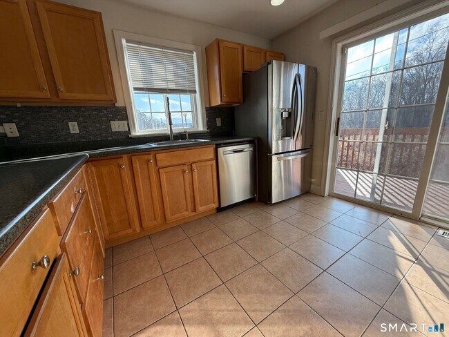 Building Photo - 152 Briar Ln