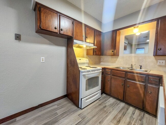 Building Photo - Cute 2 bedroom Duplex near OBU