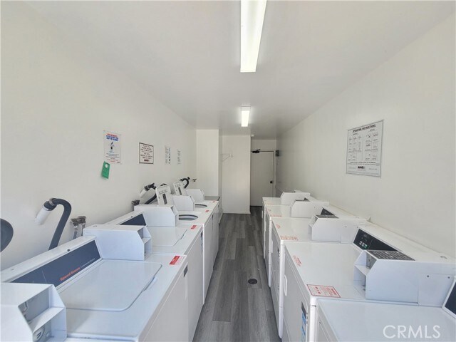 Building Photo - 5301 Balboa Blvd