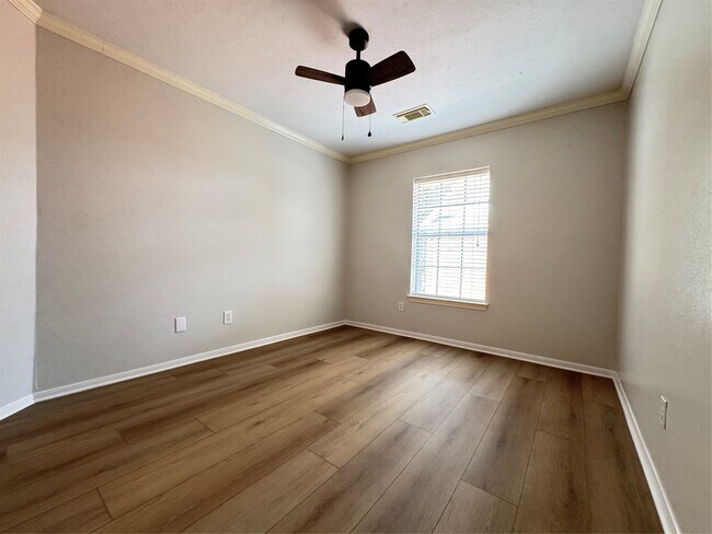 Building Photo - 6926 Hearthside Dr