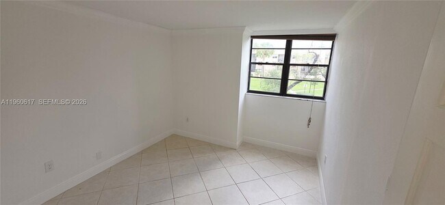 Building Photo - 10425 SW 112th Ave