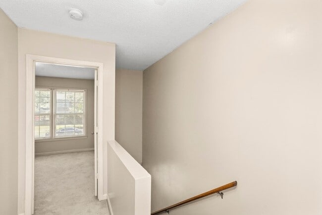 Building Photo - 718 Holder Dr