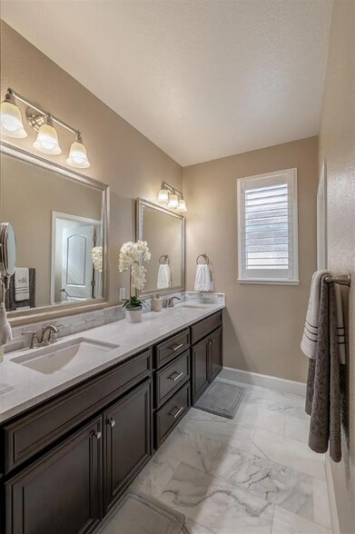 Building Photo - 1392 Violet Way