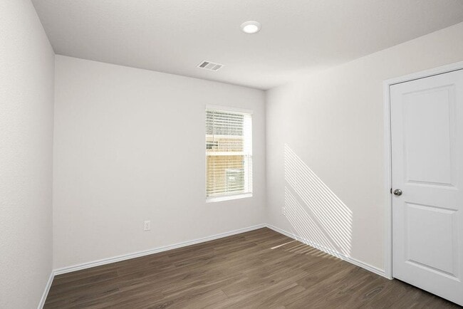 Building Photo - 3302 Yellow Rose Dr