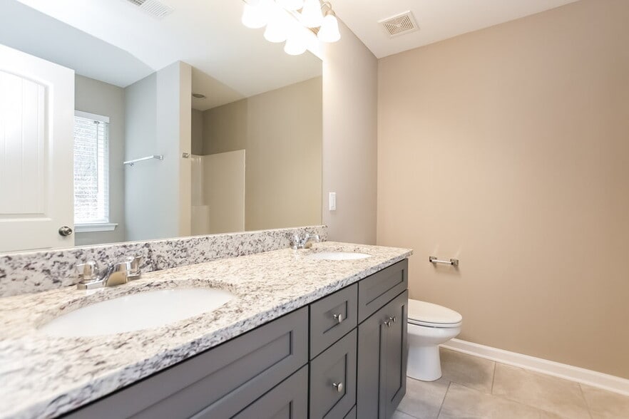 Building Photo - 466 Fieldcrest Dr