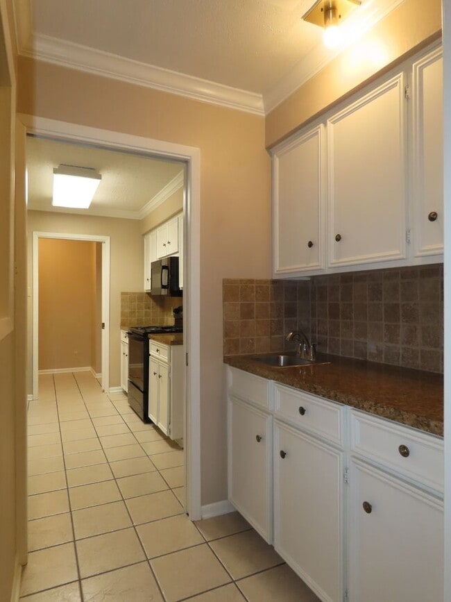 Building Photo - Gorgeous 3 Bedroom Home w/Workshop in Tyler!