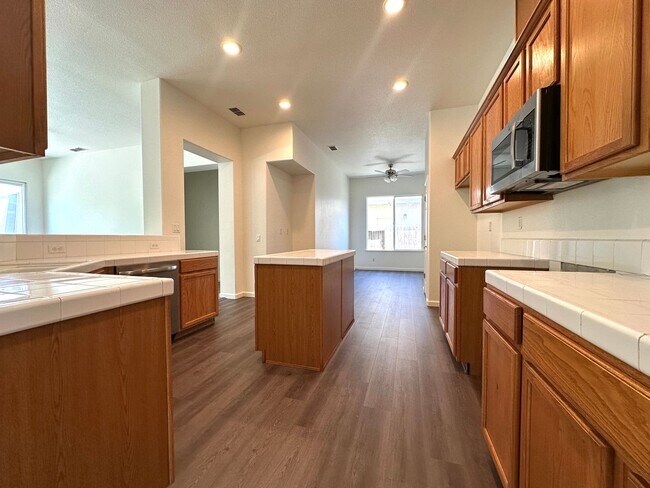 Building Photo - 3545 Laguna Ct