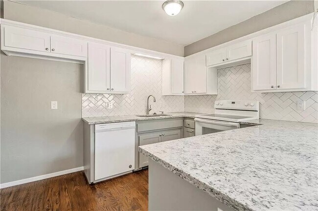 Building Photo - 11012 Springhollow Rd