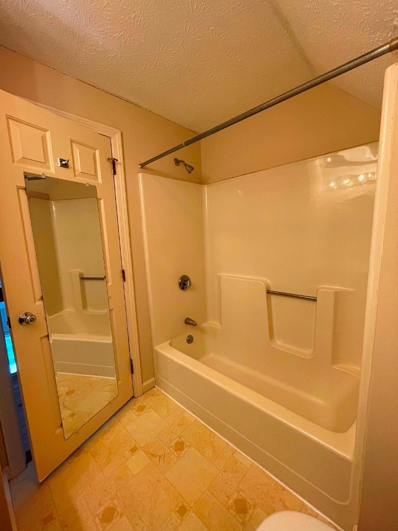 Building Photo - 2 Chickadee Ln