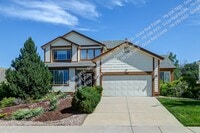 Building Photo - This beautiful 4 bedroom, 3 1/2 bathroom, ...