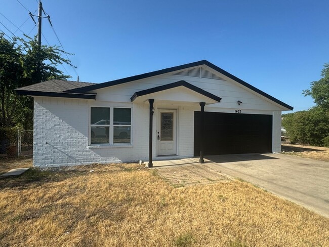 Building Photo - 1402 Miranda Ave