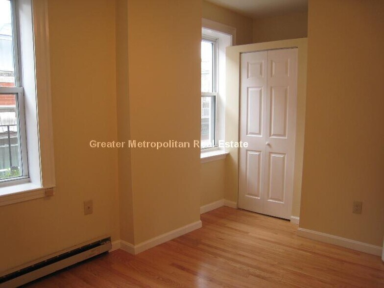 Building Photo - 183 Endicott St