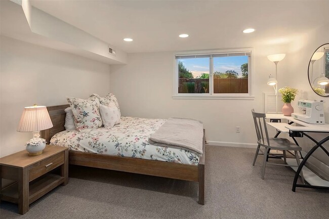 Building Photo - Laurelhurst View Home
