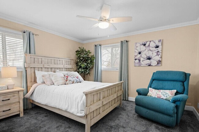 Building Photo - 428 Edwards Ave