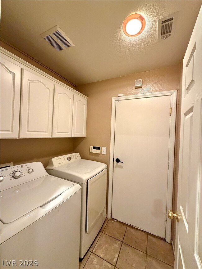 Building Photo - 1420 Dream Bridge Dr