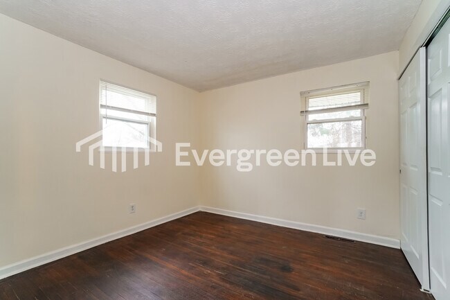 Building Photo - 1824 Nason Ave