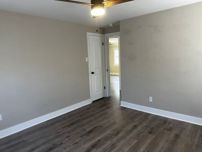 Building Photo - 923 23rd St